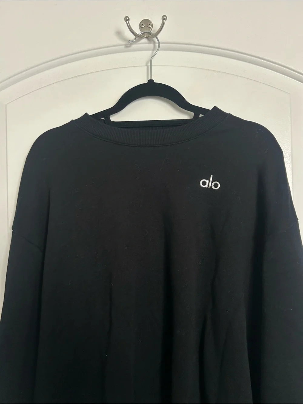 ALO Yoga Accolade Crew Neck Pullover in black size M chic lounge athleisure